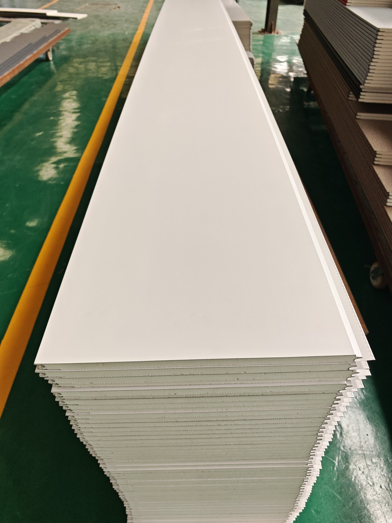 Smooth white flat surface PU insulated panels